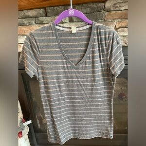 Under Armour Size Small Black and Gray Stripped Short Sleeve Shirt